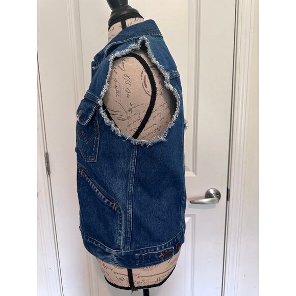 Wrangler Women's sz S Denim Cutoff Sleeve Vest Boho Western Coastal Cowgirl Rock - Picture 4 of 8